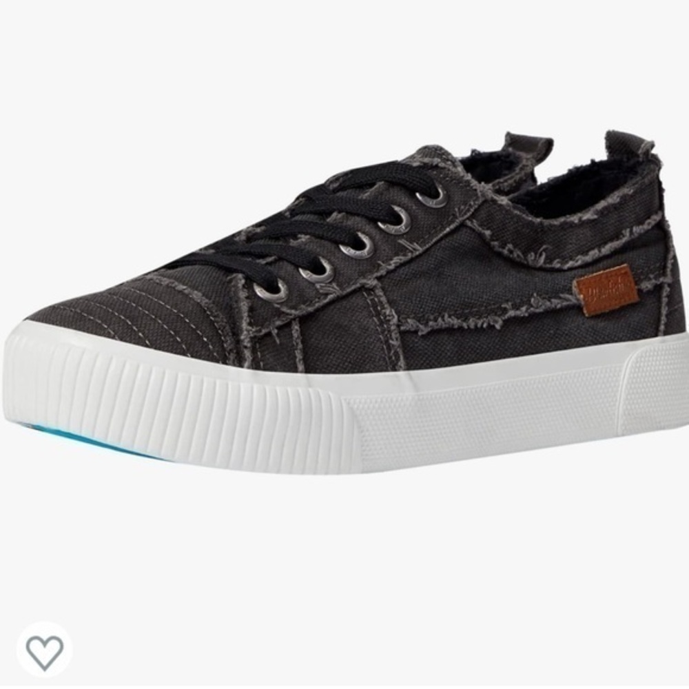 Casual Women's Black Canvas Low-Top Sneaker